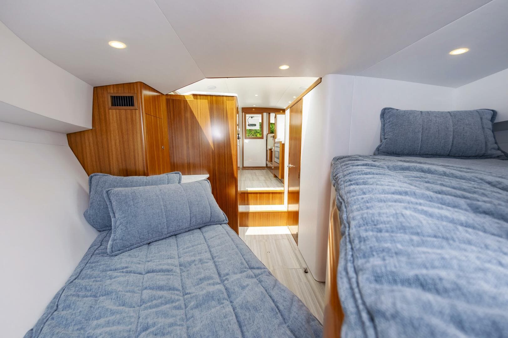 2024 Weaver 43 — photo 21