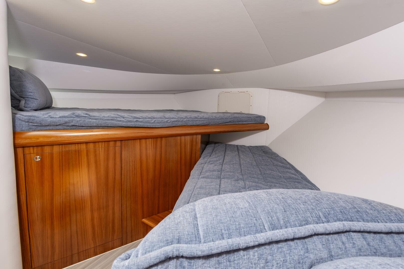 2024 Weaver 43 — photo 20