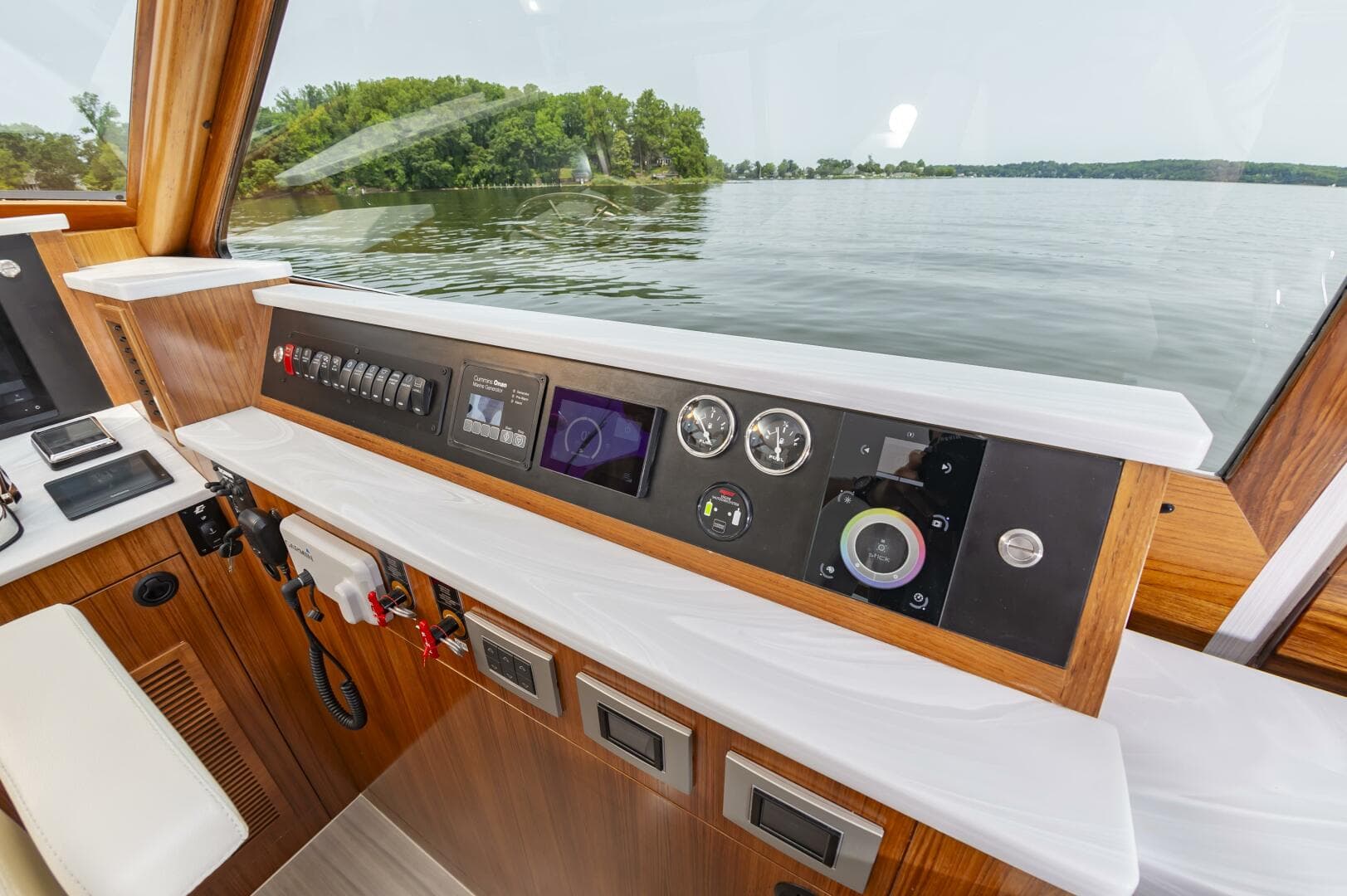 2024 Weaver 43 — photo 17