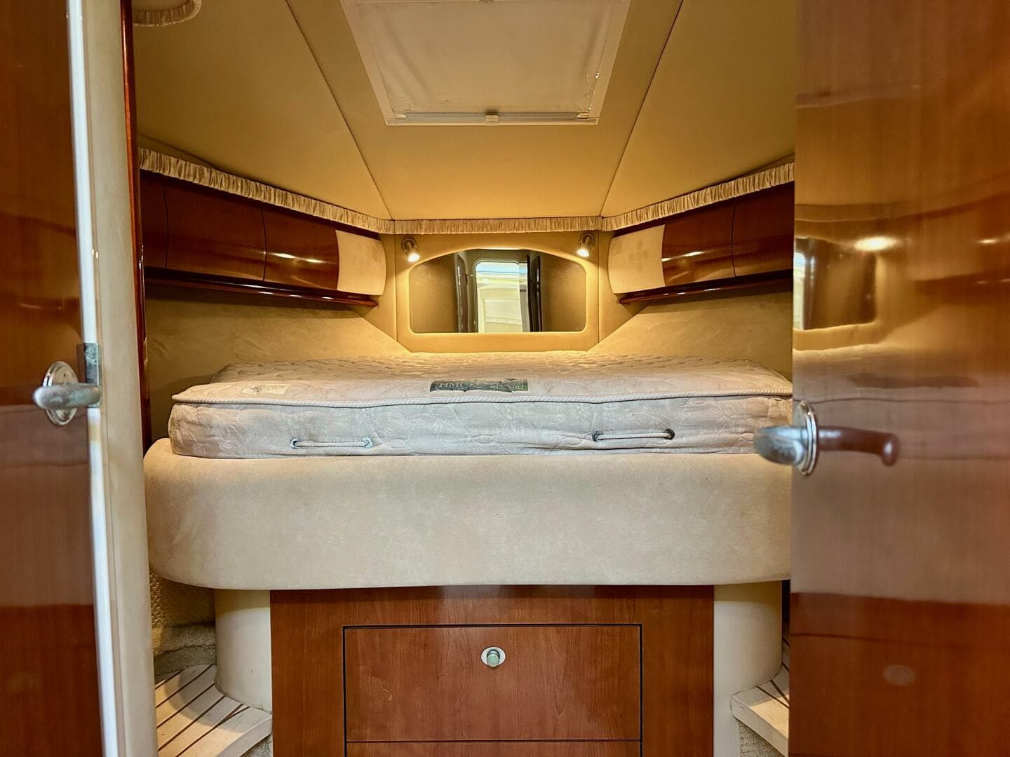 2004 Sea Ray 420 Sundancer — photo 17