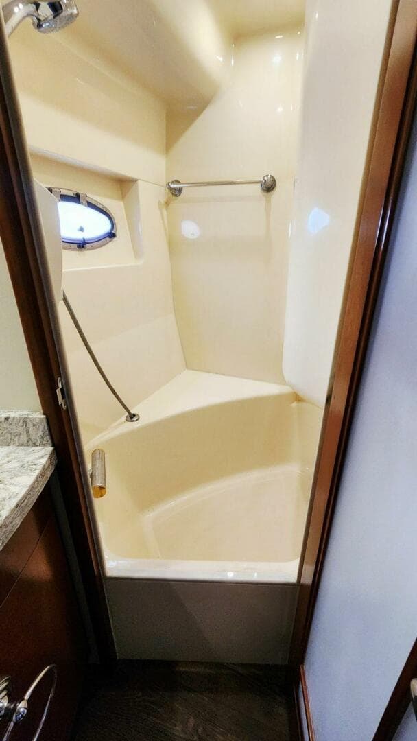 1999 Carver 530 Voyager Pilothouse — photo 40