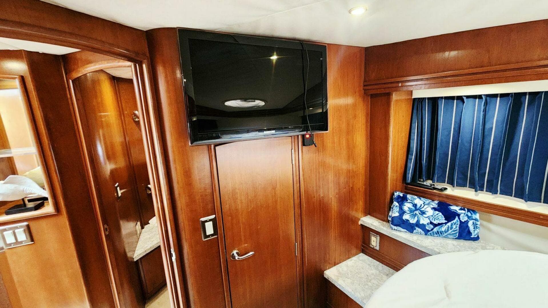 1999 Carver 530 Voyager Pilothouse — photo 48