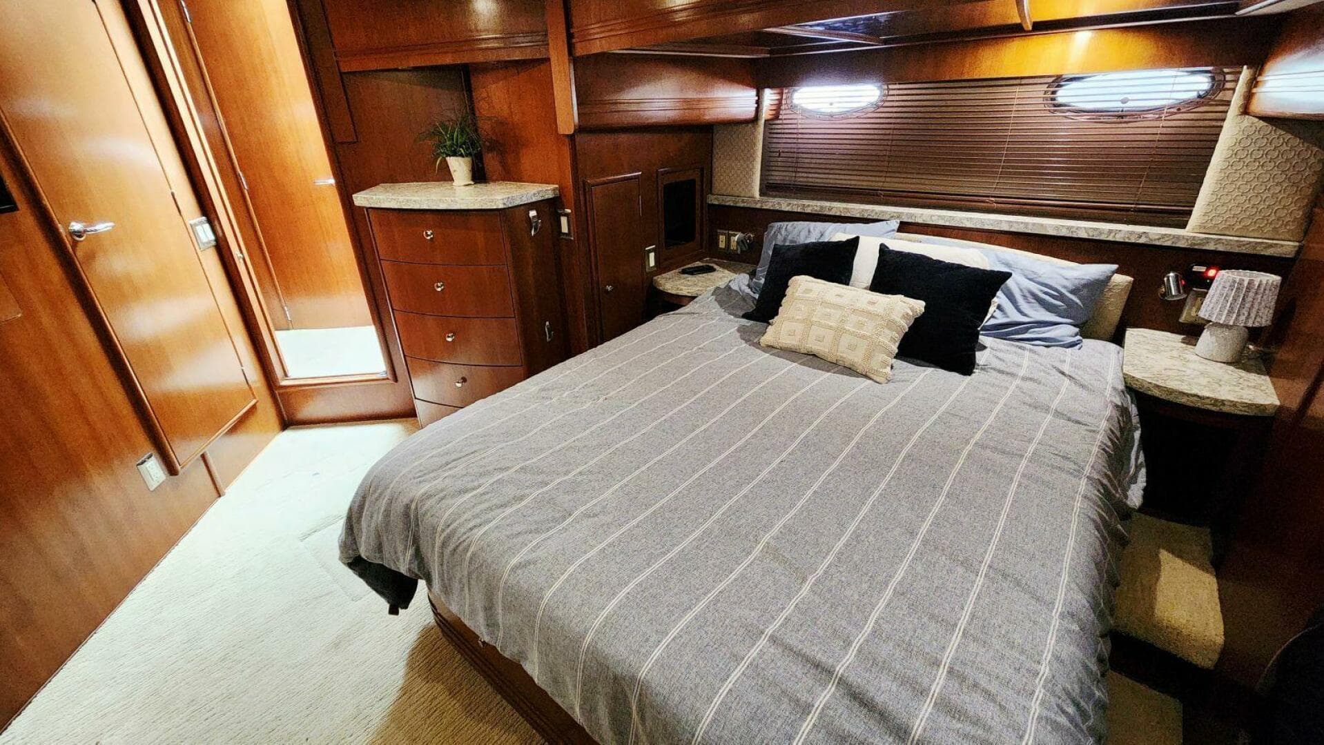 1999 Carver 530 Voyager Pilothouse — photo 34