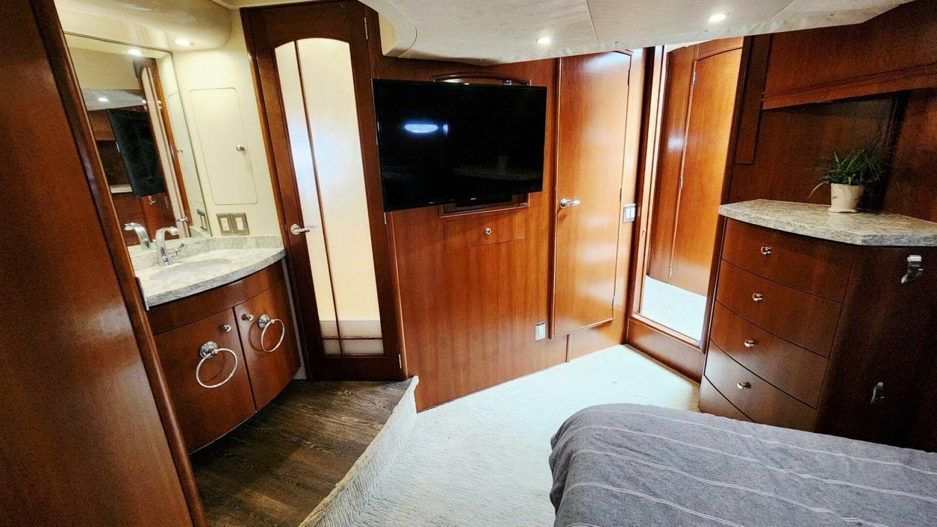 1999 Carver 530 Voyager Pilothouse — photo 35