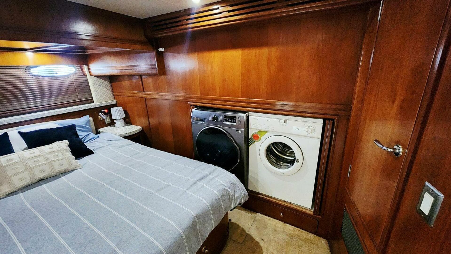 1999 Carver 530 Voyager Pilothouse — photo 36