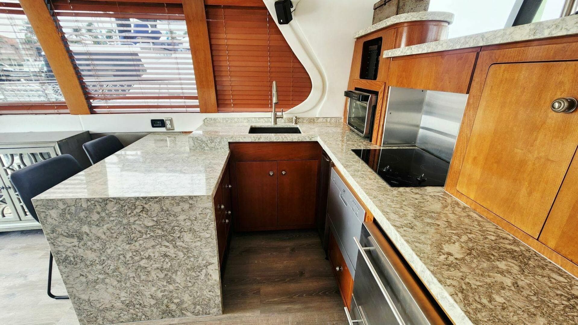 1999 Carver 530 Voyager Pilothouse — photo 13