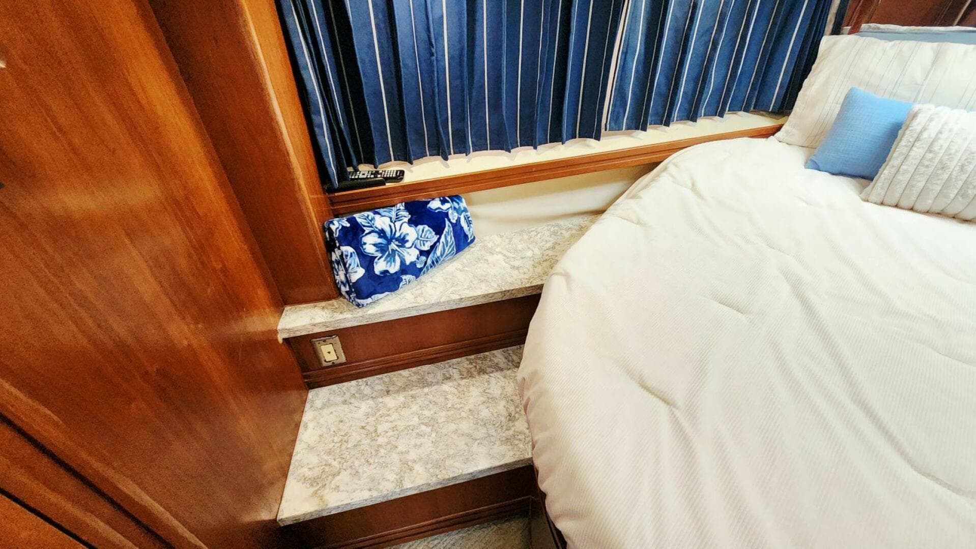 1999 Carver 530 Voyager Pilothouse — photo 47