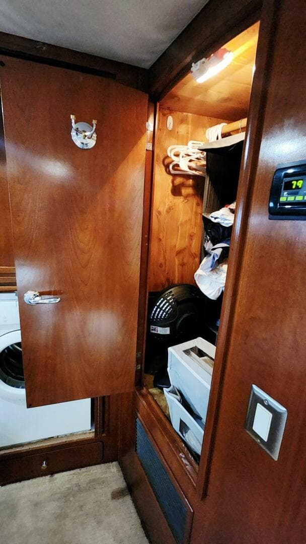 1999 Carver 530 Voyager Pilothouse — photo 37