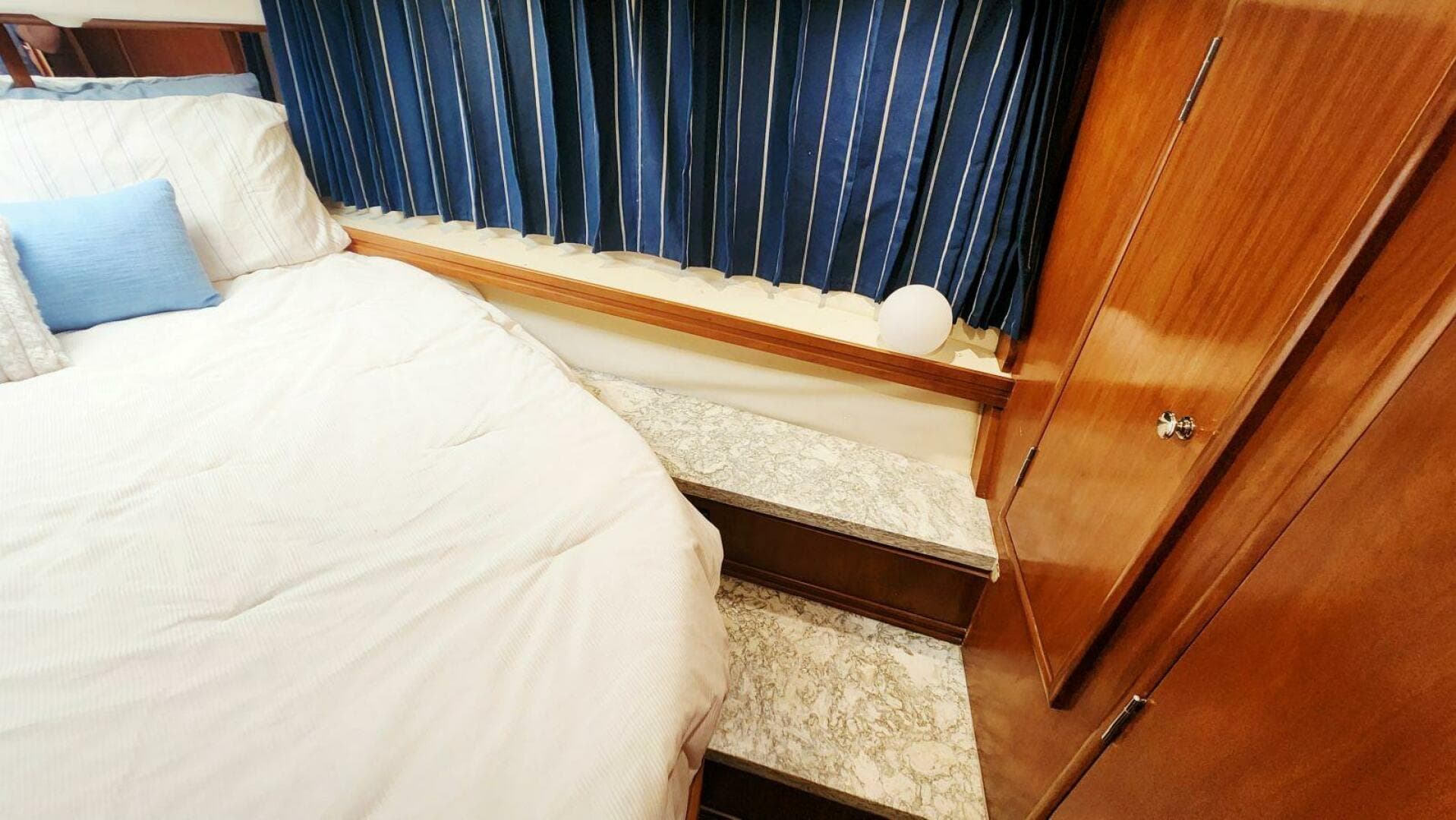 1999 Carver 530 Voyager Pilothouse — photo 46