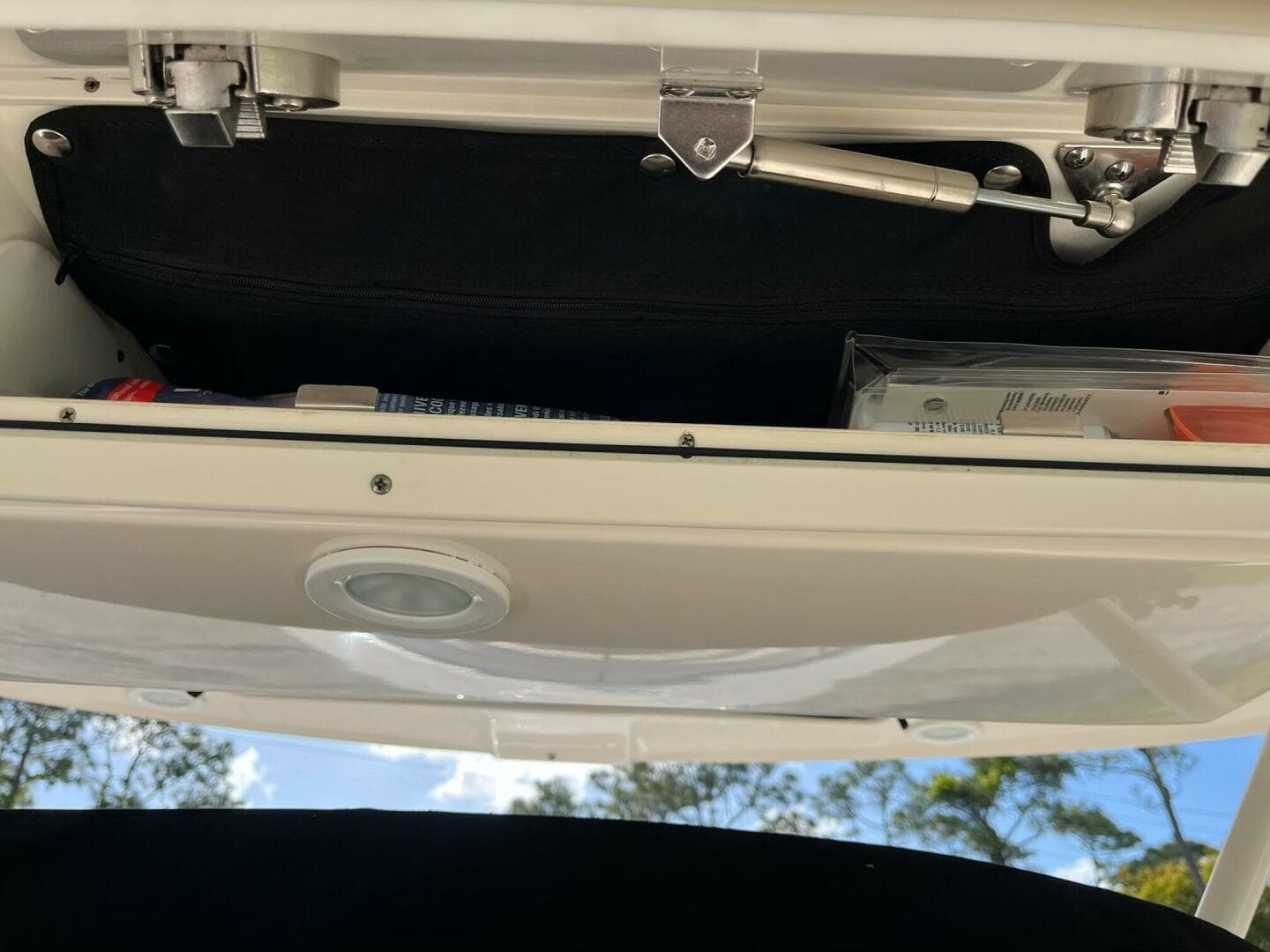 2016 Pursuit — photo 12