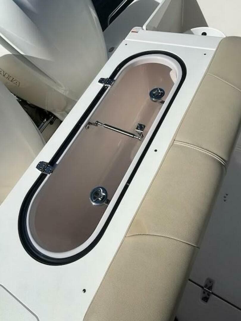 2016 Pursuit — photo 20