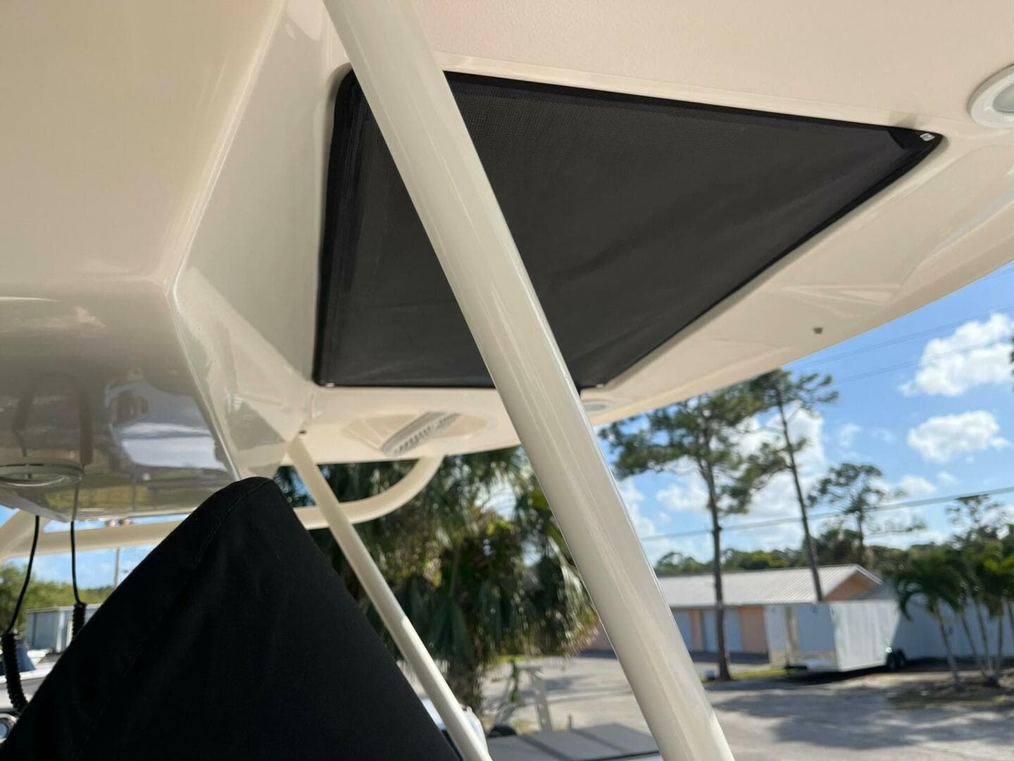 2016 Pursuit — photo 11