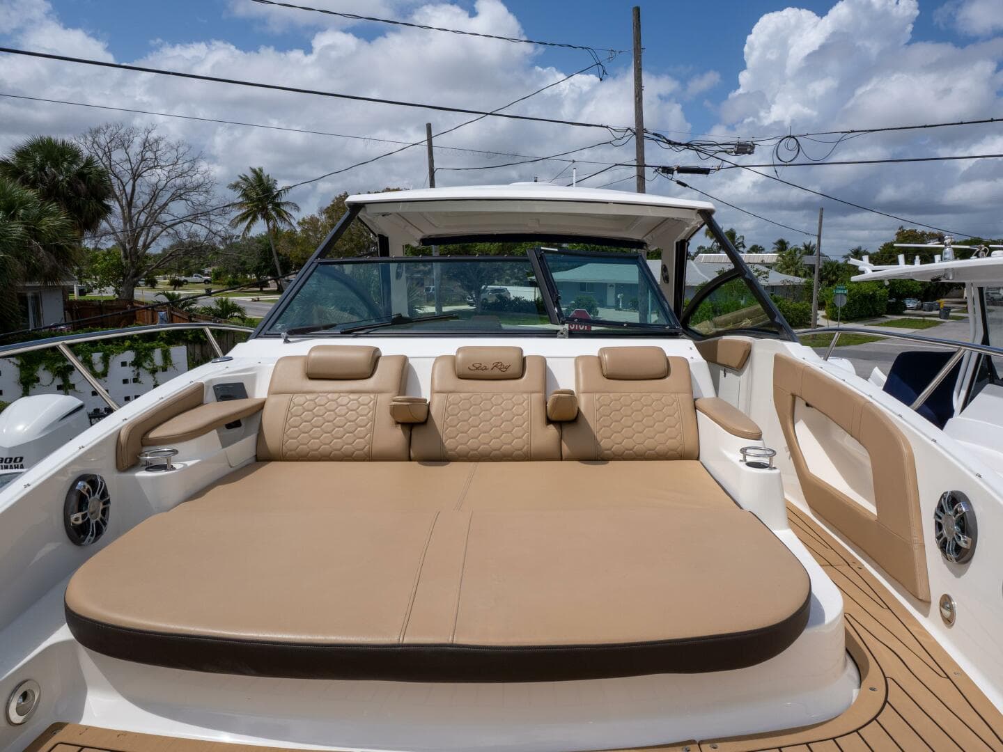 2021 Sea Ray 320 Sundancer — photo 12