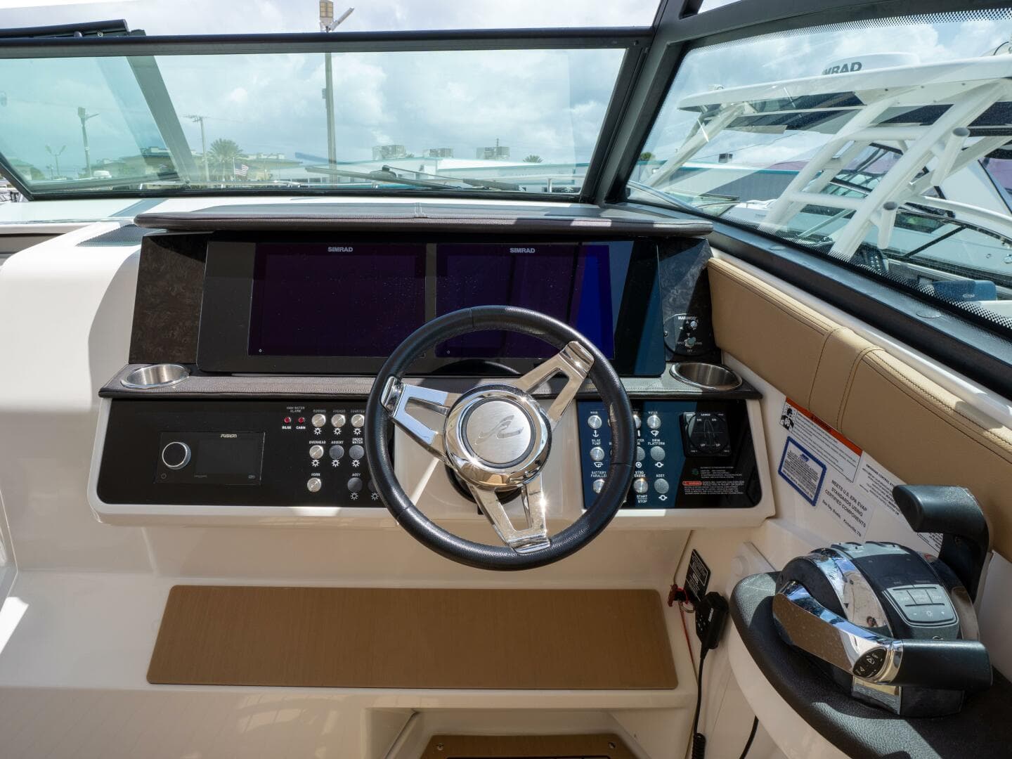 2021 Sea Ray 320 Sundancer — photo 5