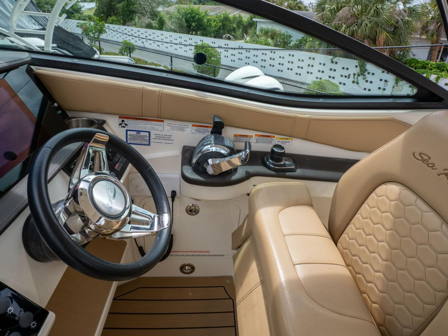 2021 Sea Ray 320 Sundancer — photo 13