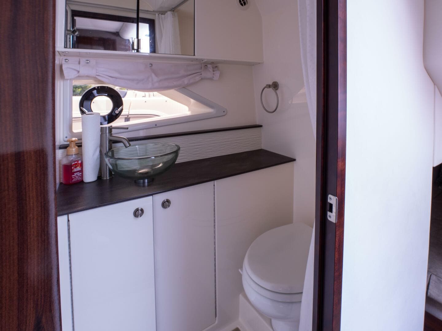 2021 Sea Ray 320 Sundancer — photo 20