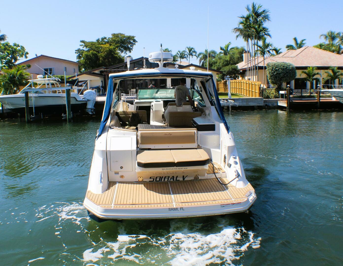 2021 Sea Ray 320 Sundancer — photo 3