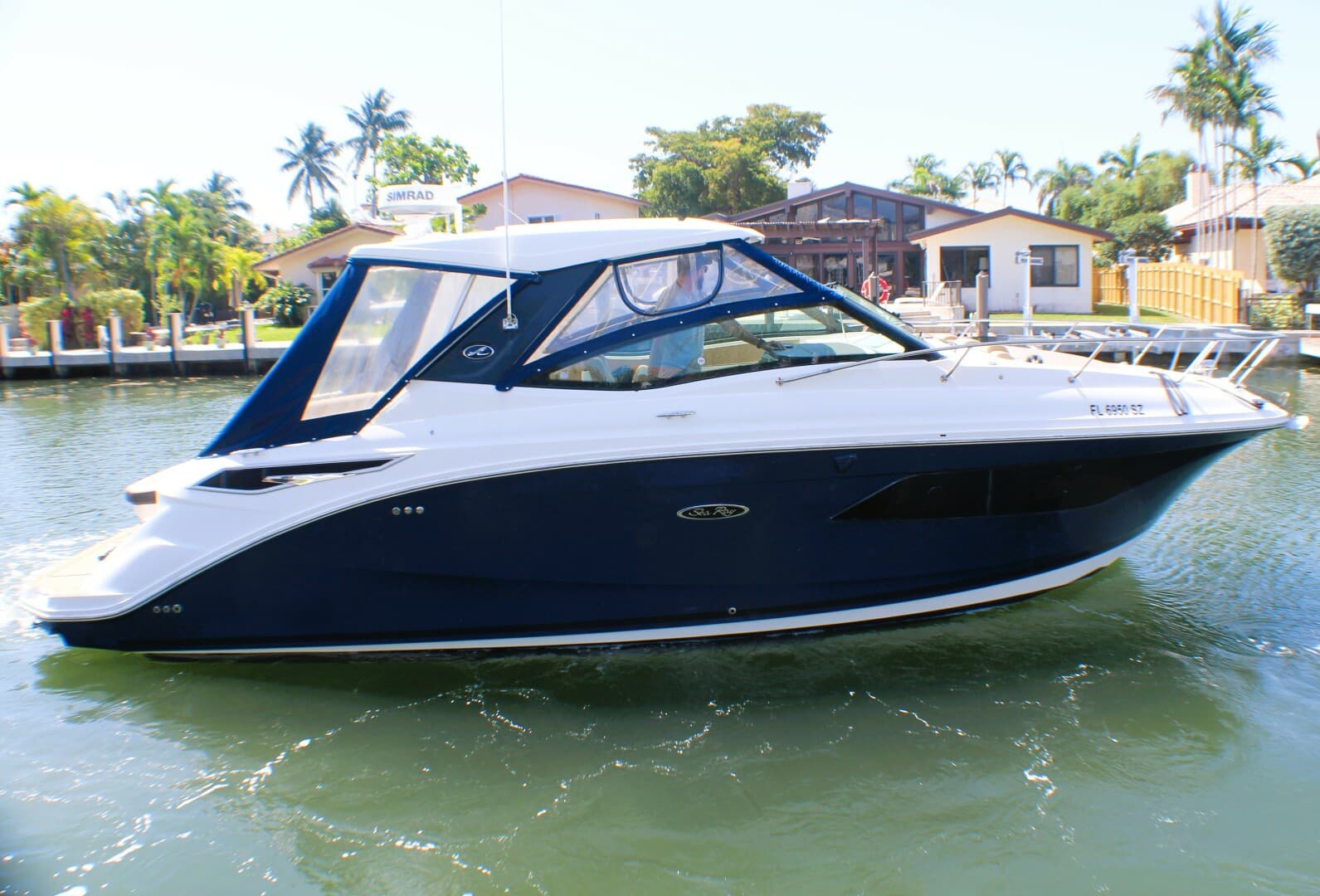 2021 Sea Ray 320 Sundancer — photo 1