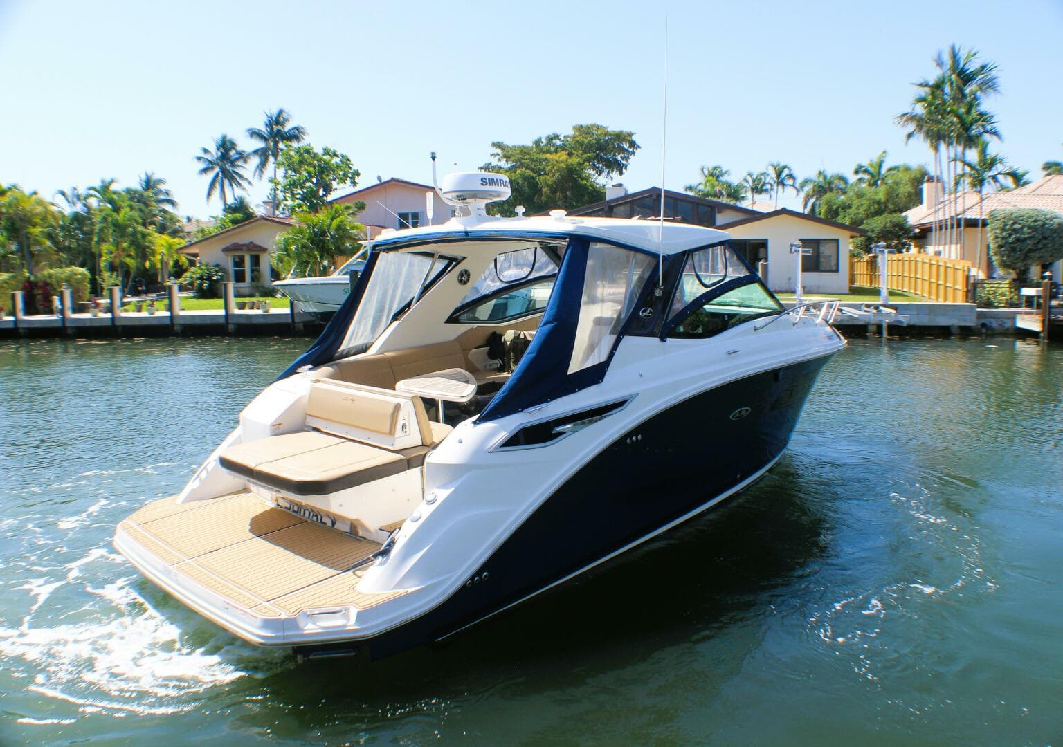 2021 Sea Ray 320 Sundancer — photo 2