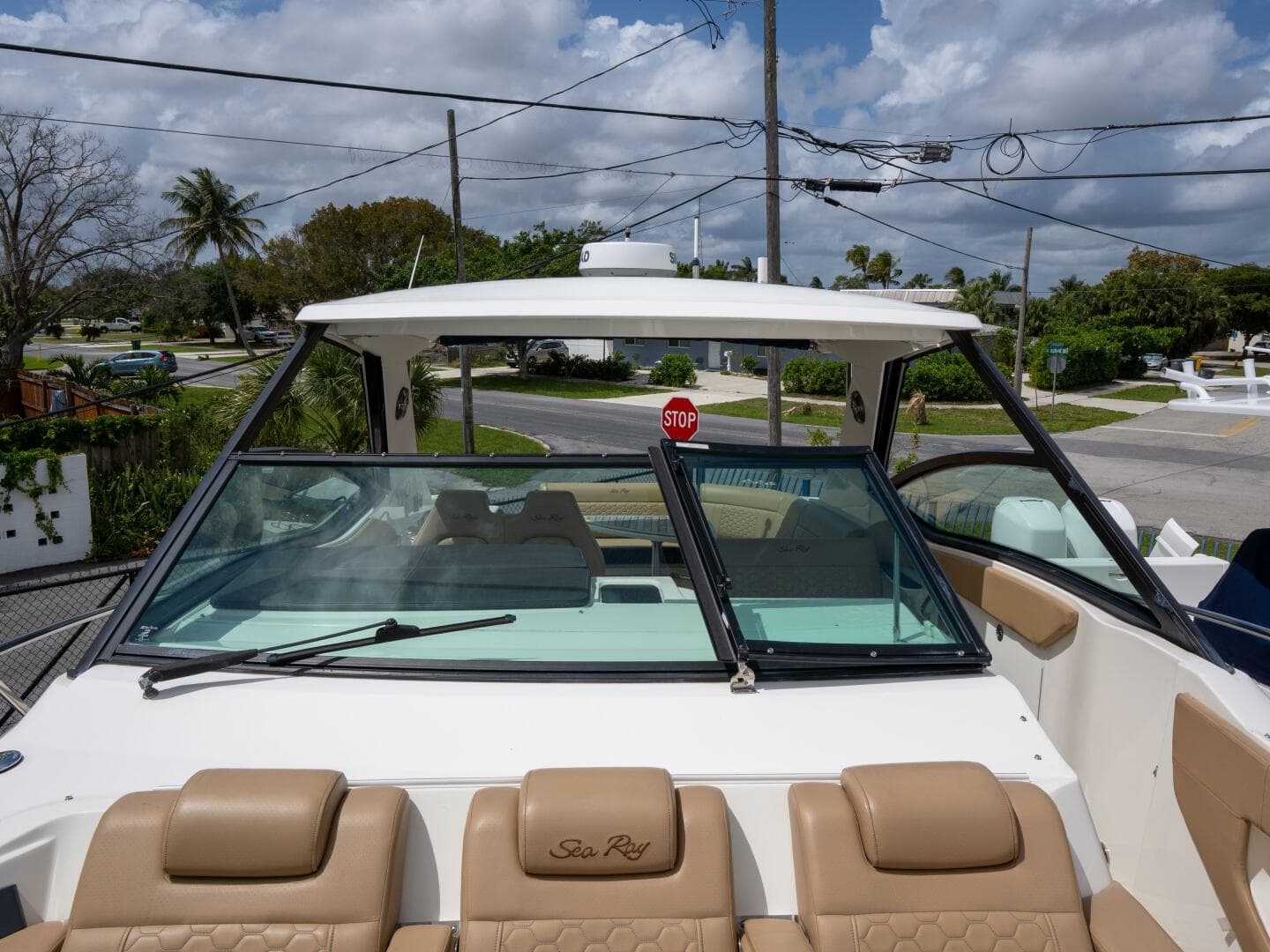 2021 Sea Ray 320 Sundancer — photo 16