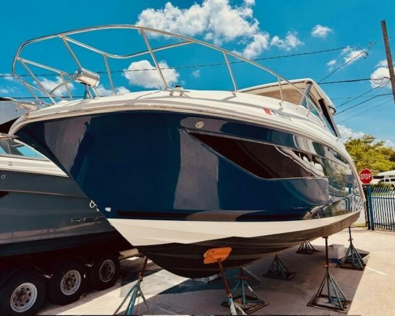 2021 Sea Ray 320 Sundancer — photo 24