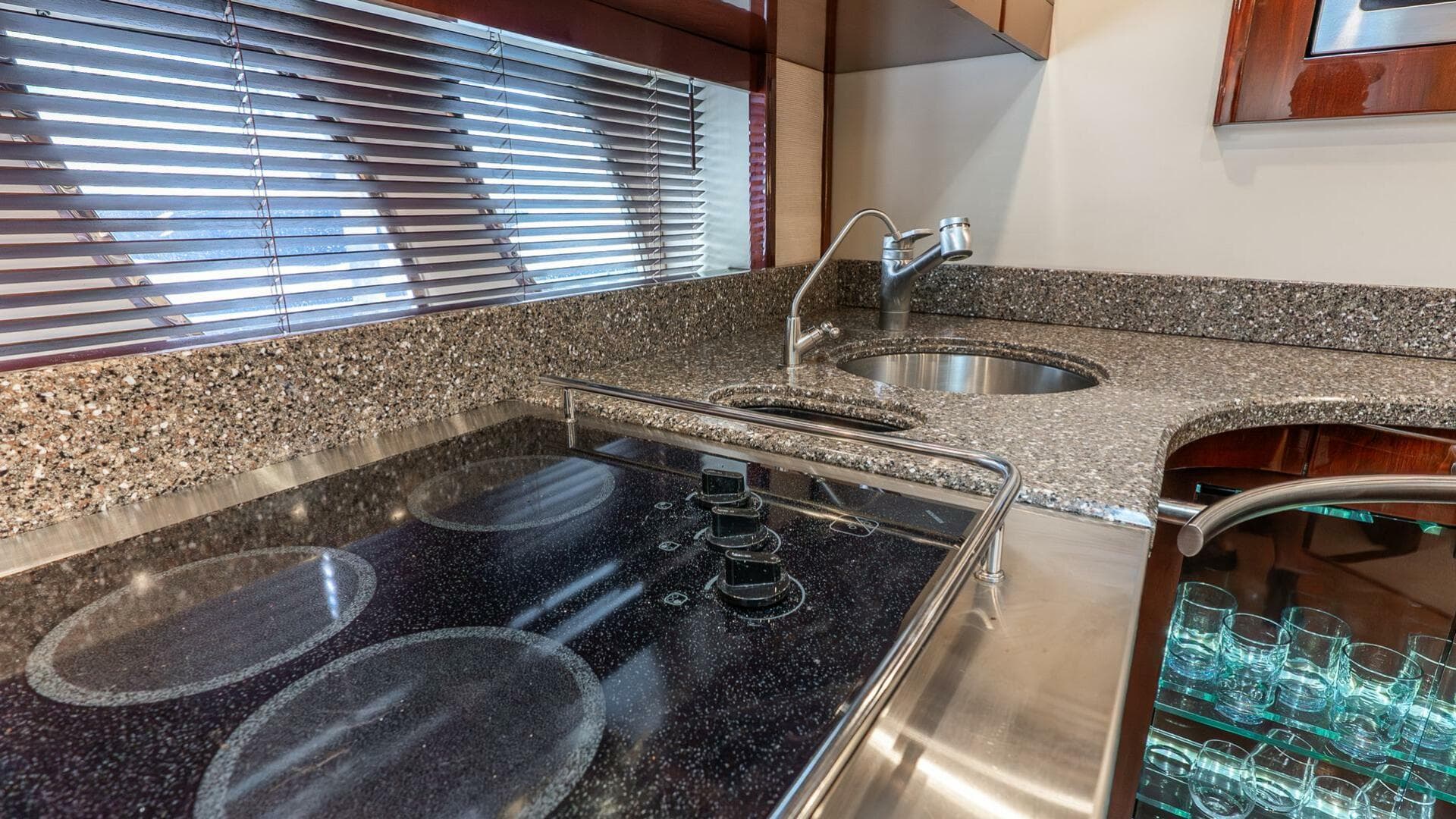 2008 Sea Ray 60 Sundancer — photo 13