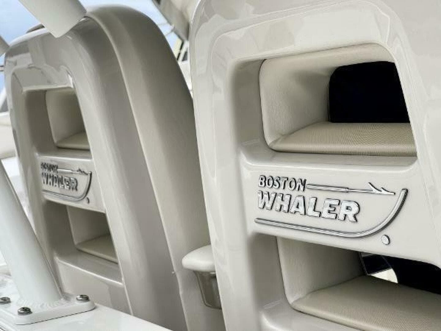 2018 Boston Whaler 380 Outrage — photo 23
