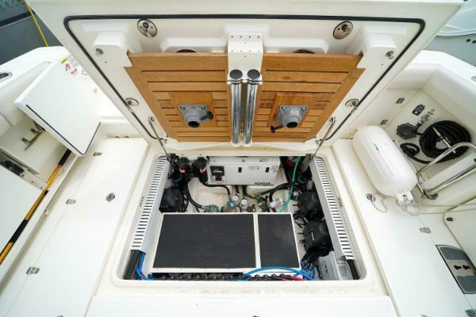 2018 Boston Whaler 380 Outrage — photo 29