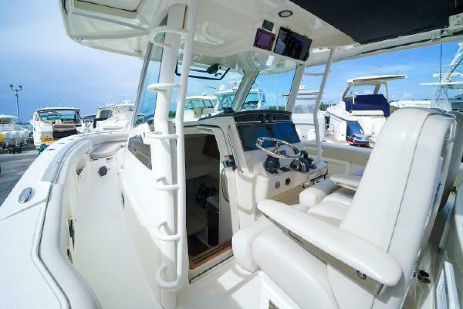 2018 Boston Whaler 380 Outrage — photo 19