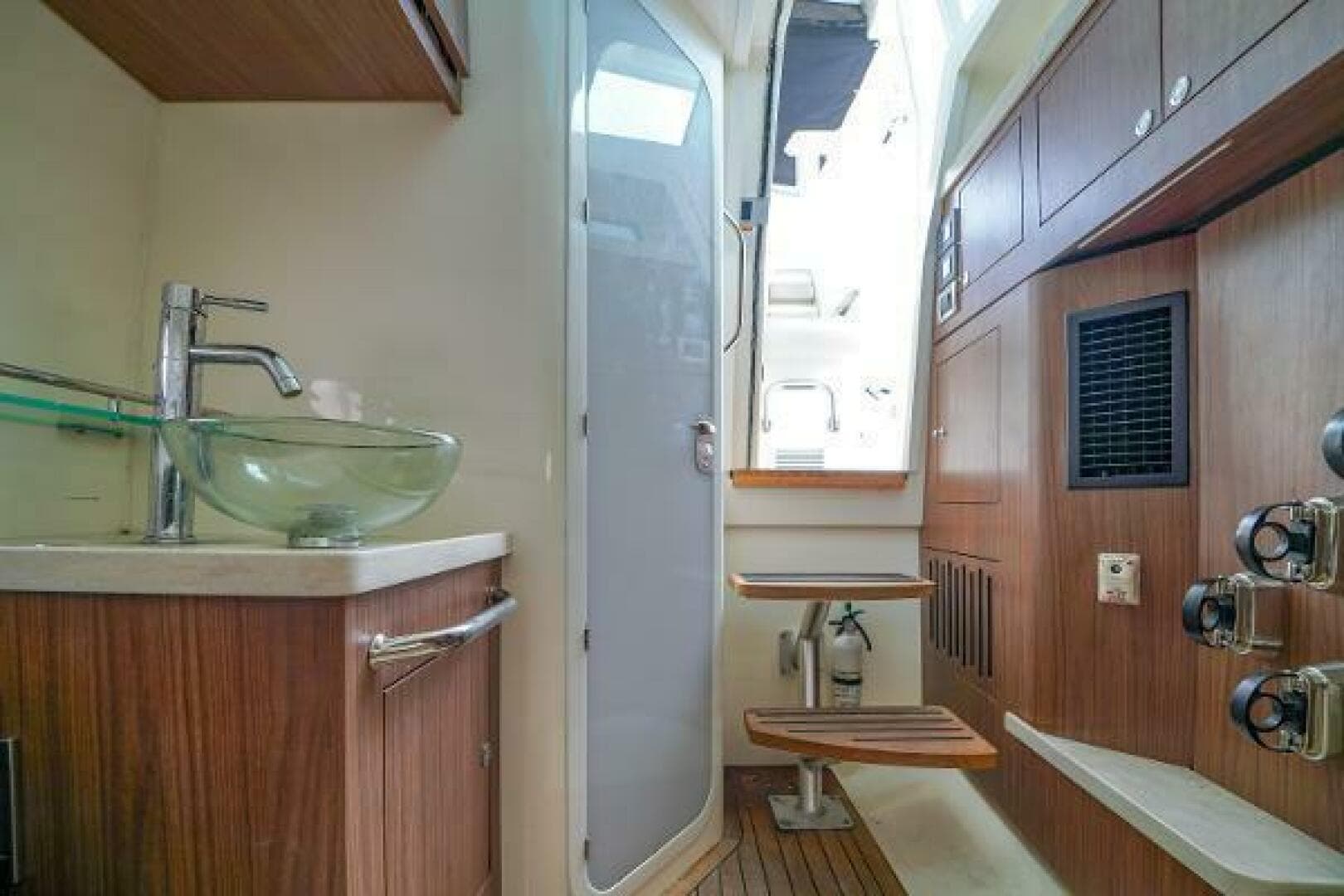 2018 Boston Whaler 380 Outrage — photo 37