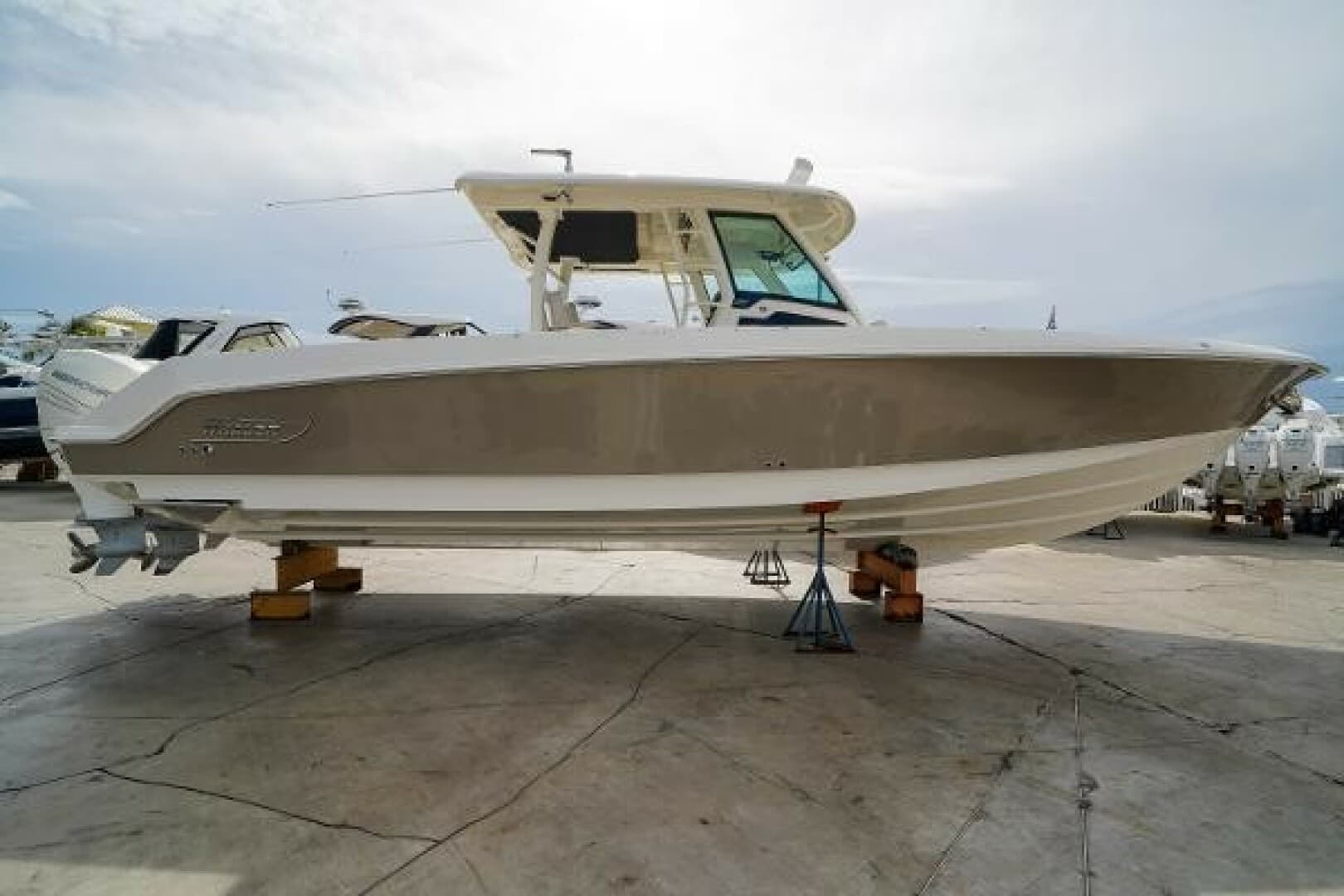 2018 Boston Whaler 380 Outrage — photo 1