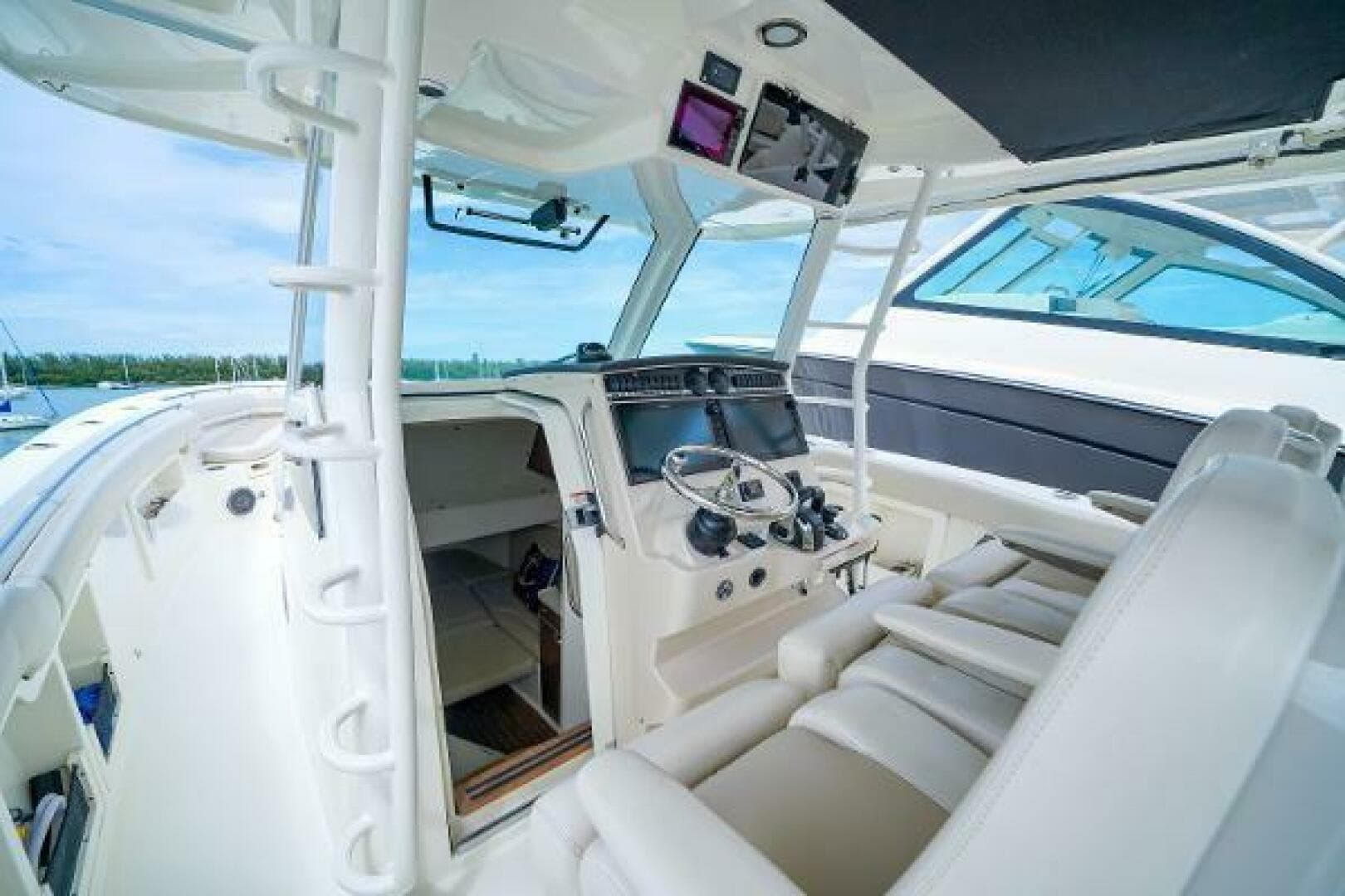 2018 Boston Whaler 380 Outrage — photo 35