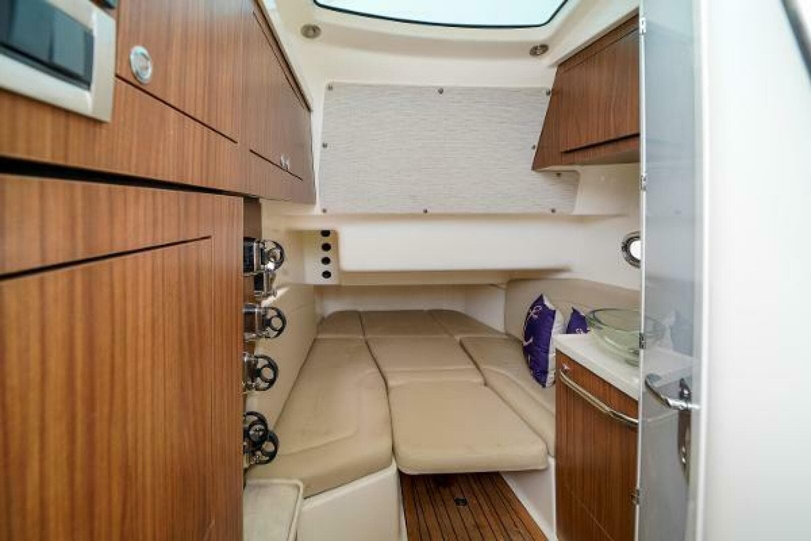 2018 Boston Whaler 380 Outrage — photo 25