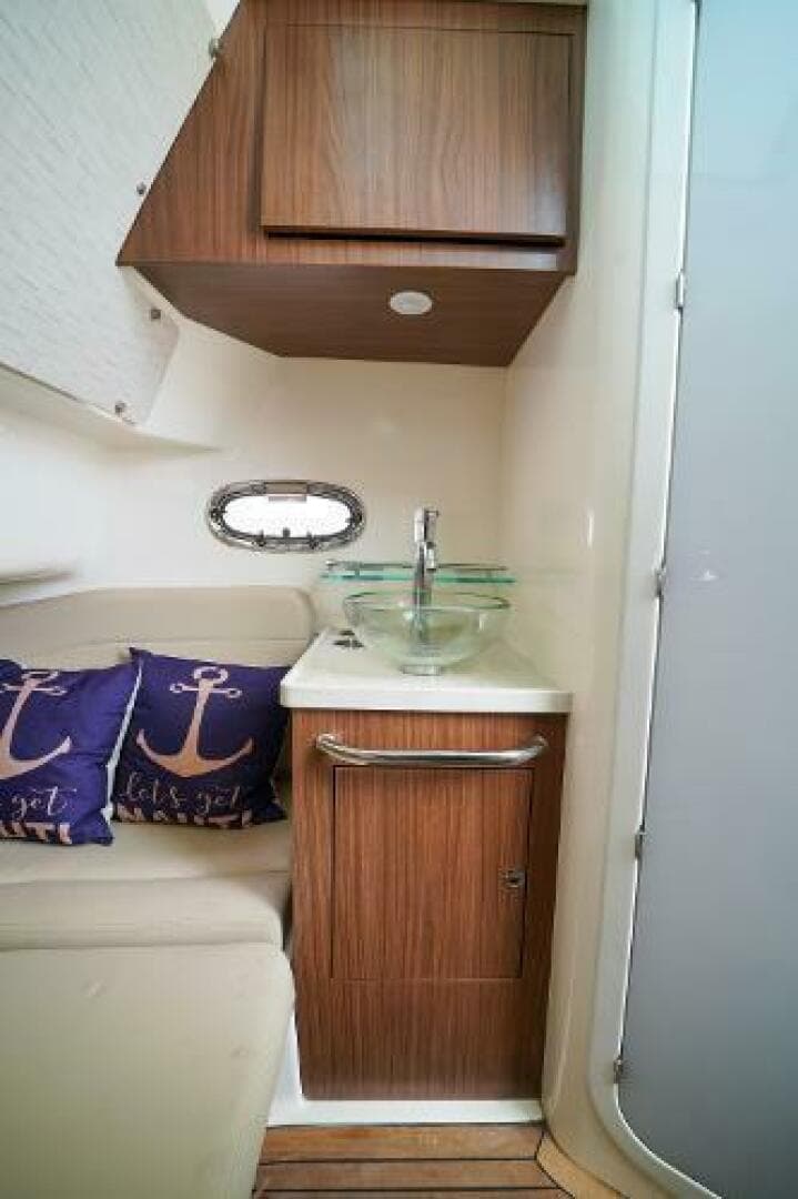 2018 Boston Whaler 380 Outrage — photo 32