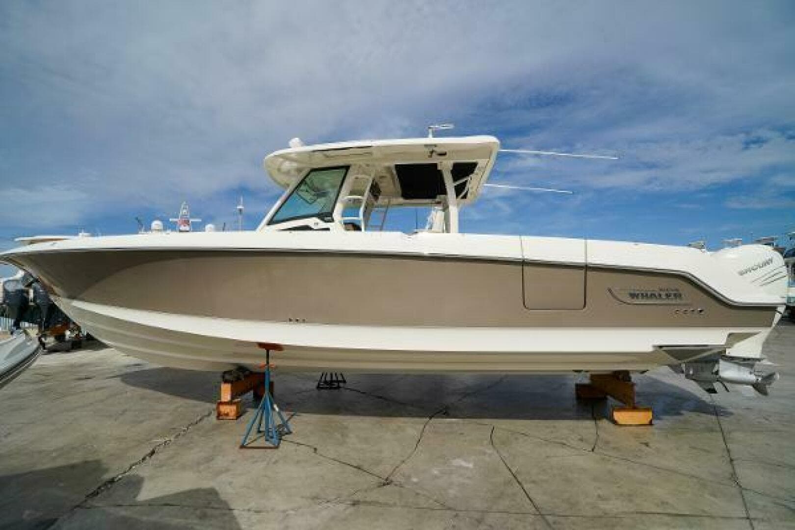 2018 Boston Whaler 380 Outrage — photo 4