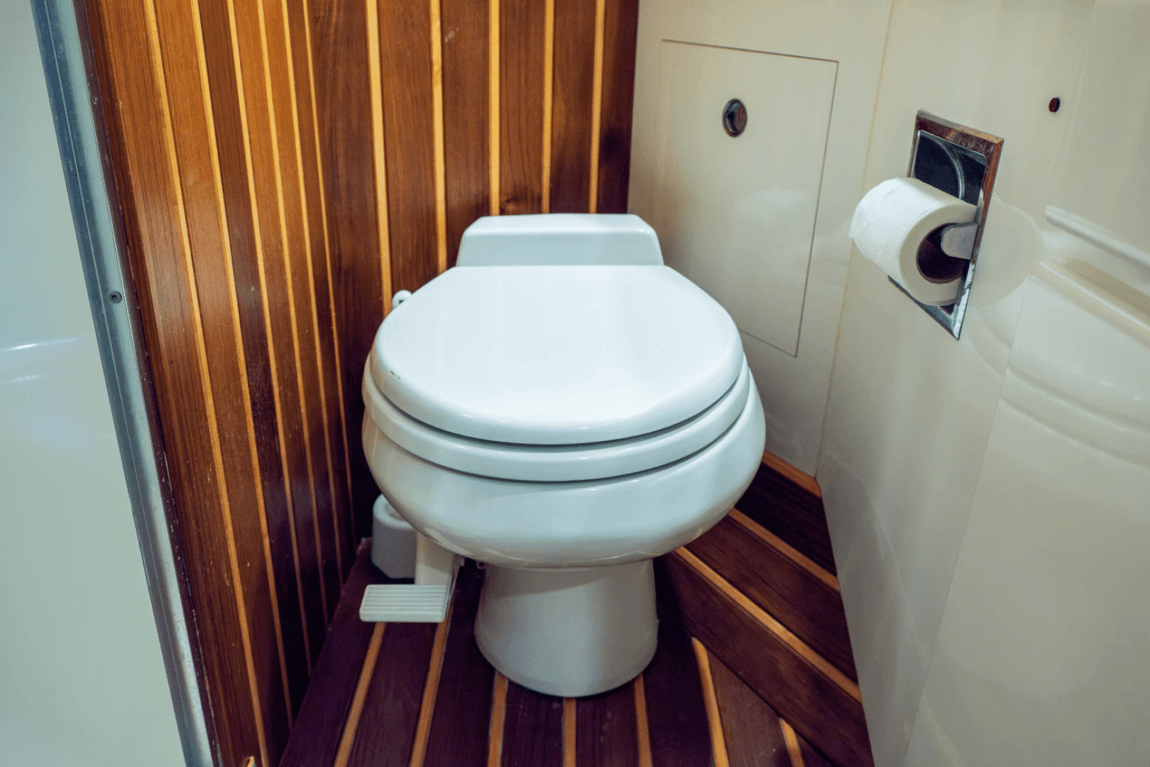 1996 Hatteras 54 Convertible — photo 40