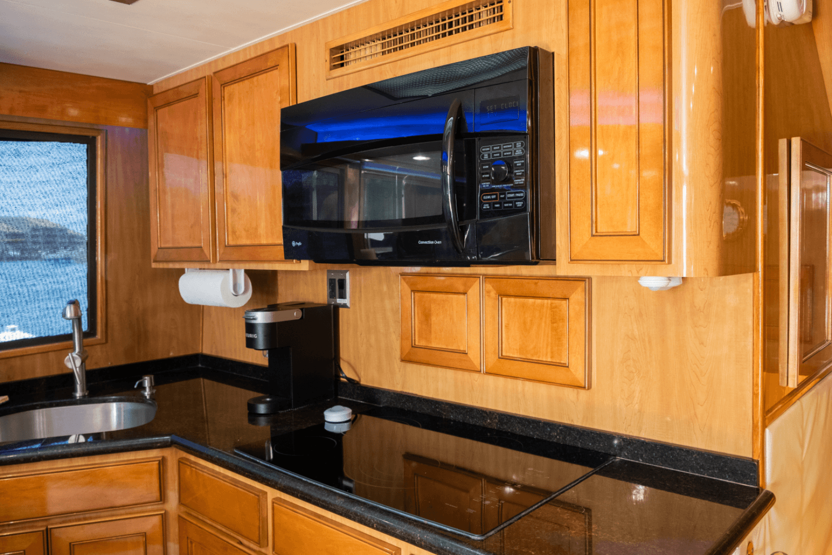 1996 Hatteras 54 Convertible — photo 60