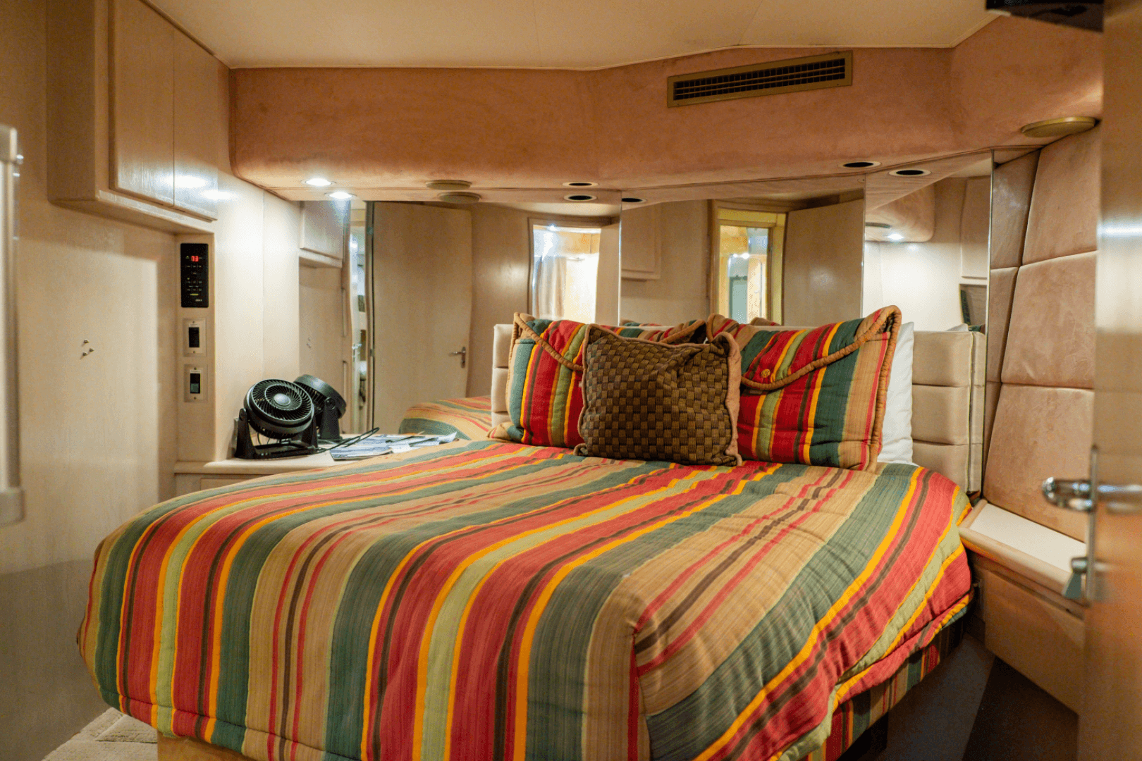 1996 Hatteras 54 Convertible — photo 36