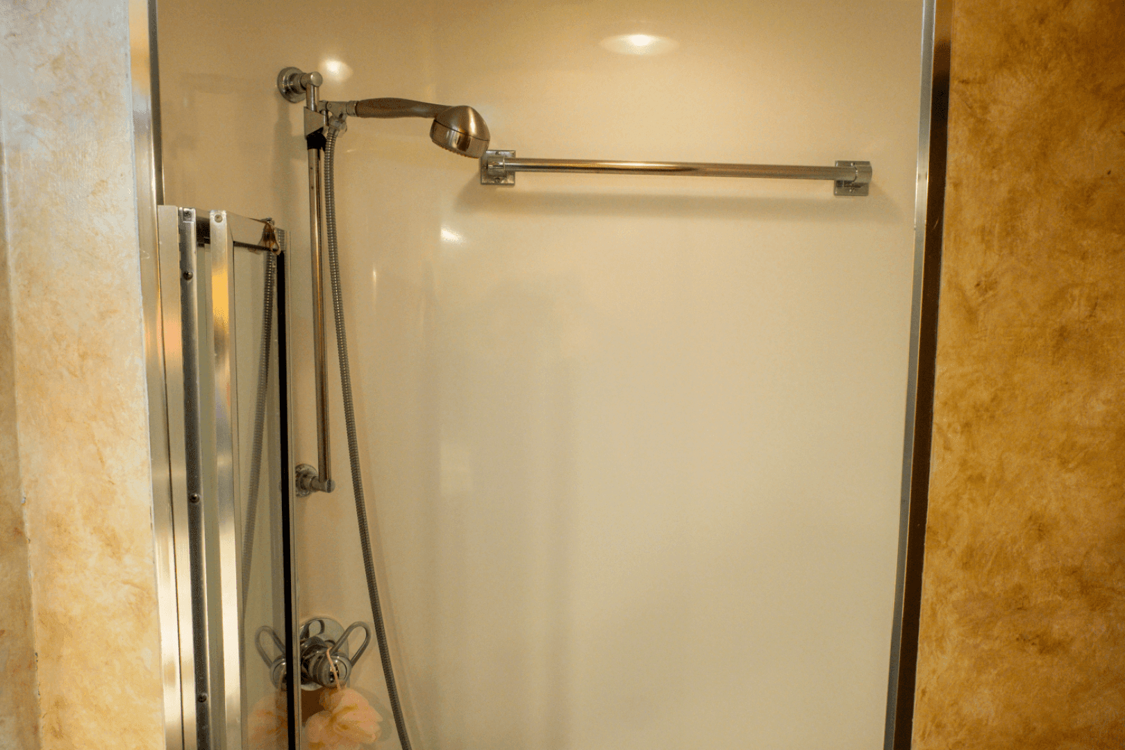 1996 Hatteras 54 Convertible — photo 34