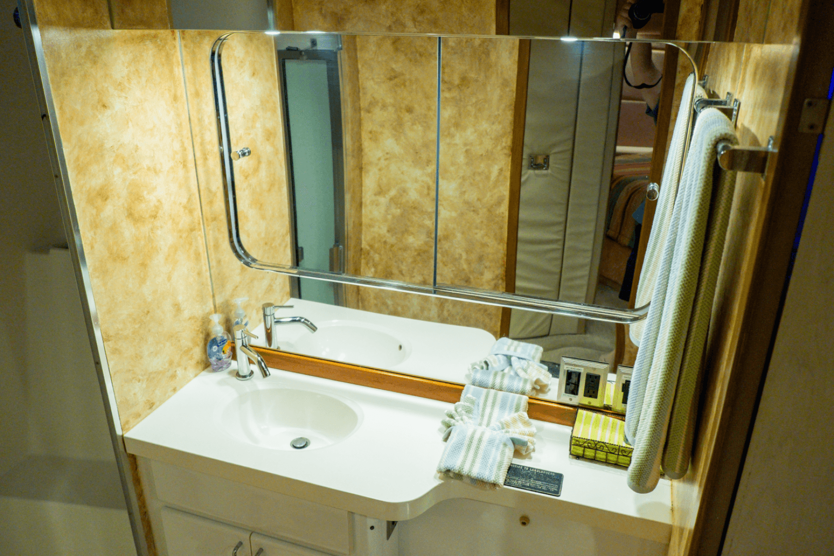 1996 Hatteras 54 Convertible — photo 37