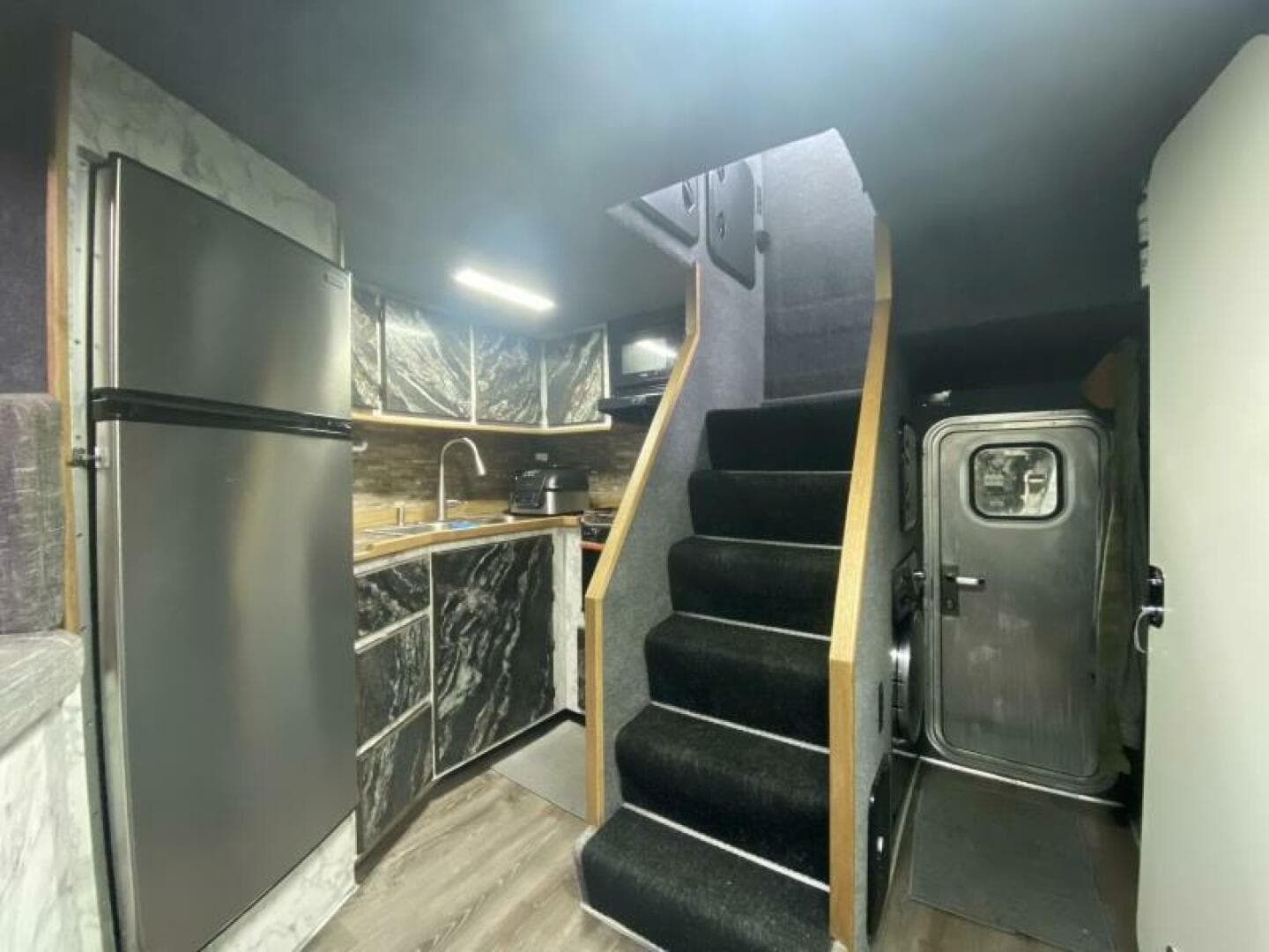 2022 Custom Freestyle 32 — photo 11