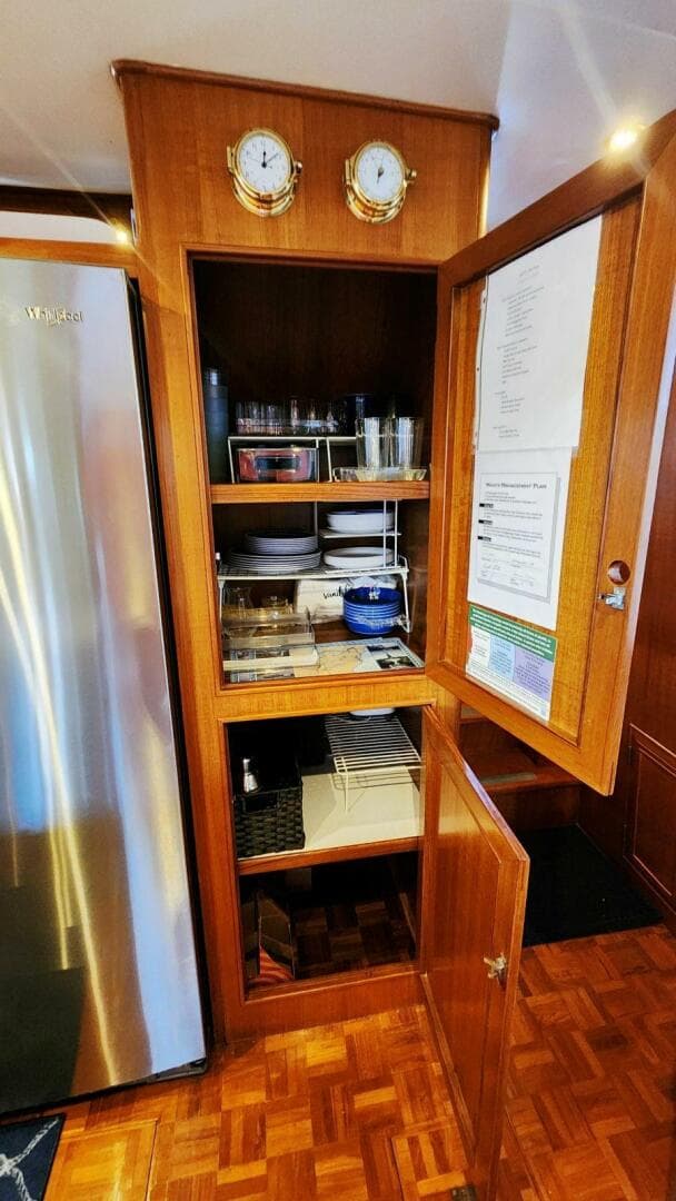 2000 Ocean Alexander 511 Classico — photo 22