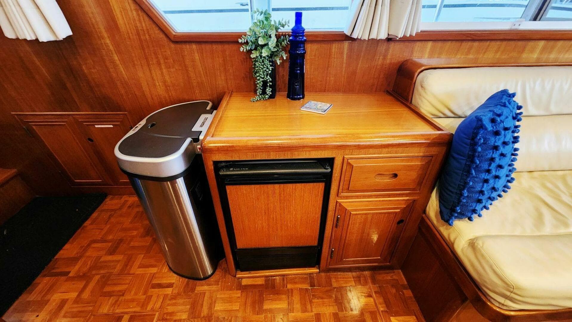 2000 Ocean Alexander 511 Classico — photo 20