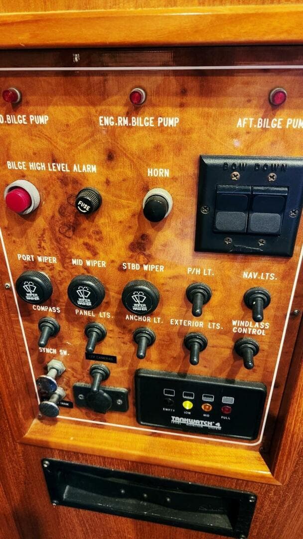 2000 Ocean Alexander 511 Classico — photo 33