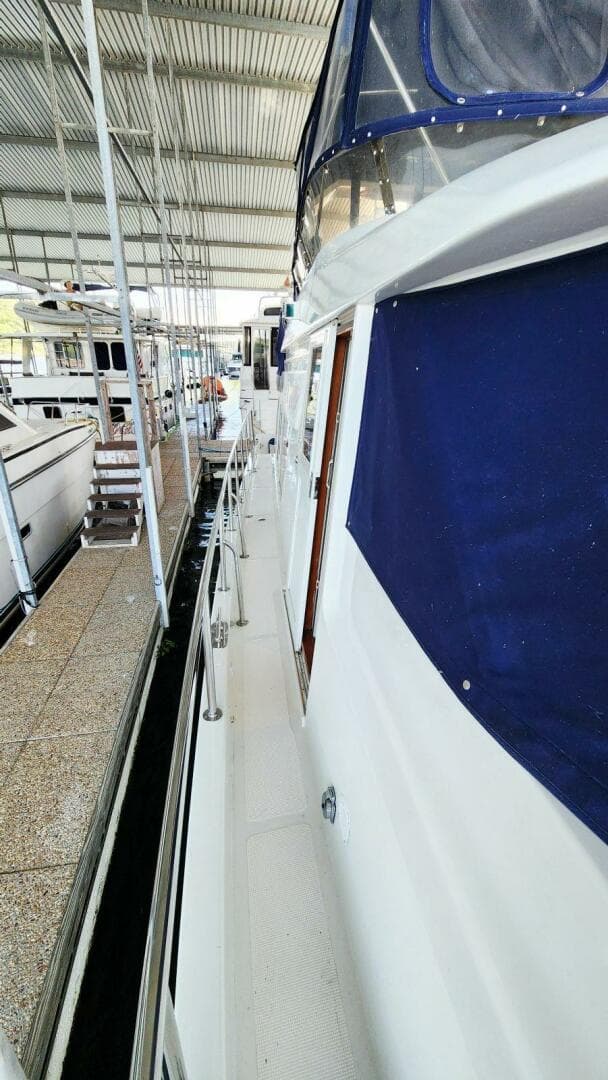 2000 Ocean Alexander 511 Classico — photo 55