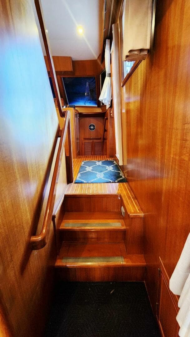 2000 Ocean Alexander 511 Classico — photo 23