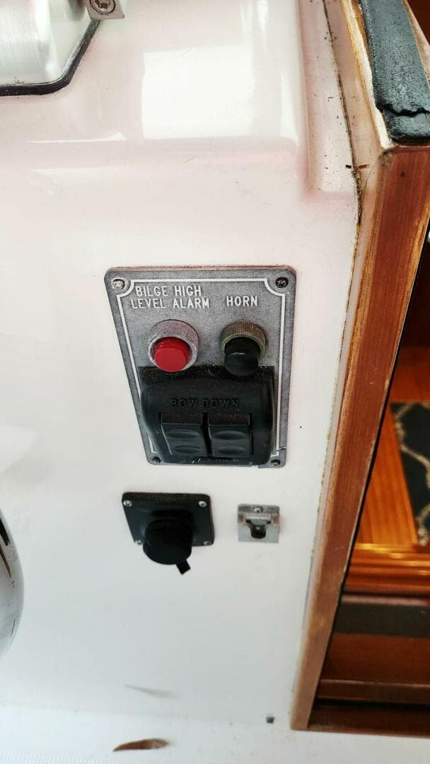 2000 Ocean Alexander 511 Classico — photo 77