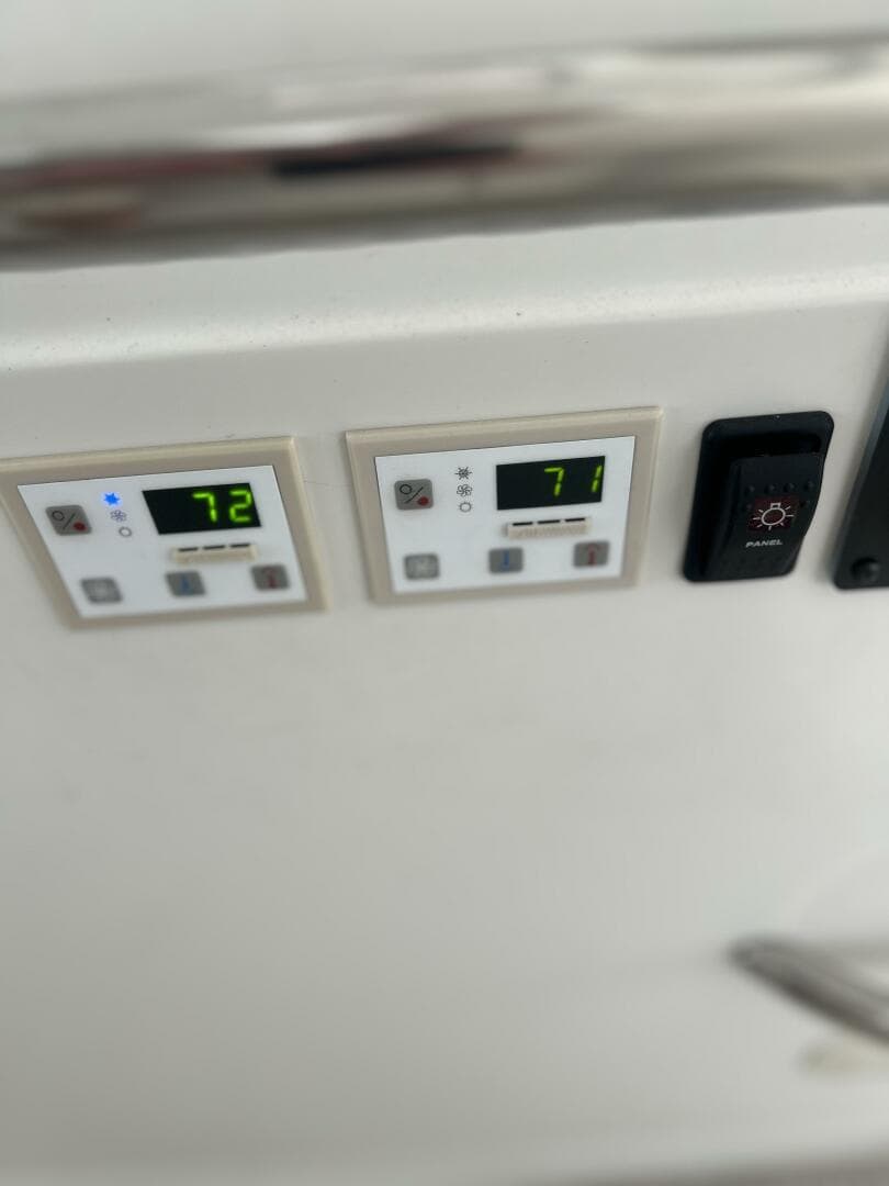 2003 Carver 466 — photo 17