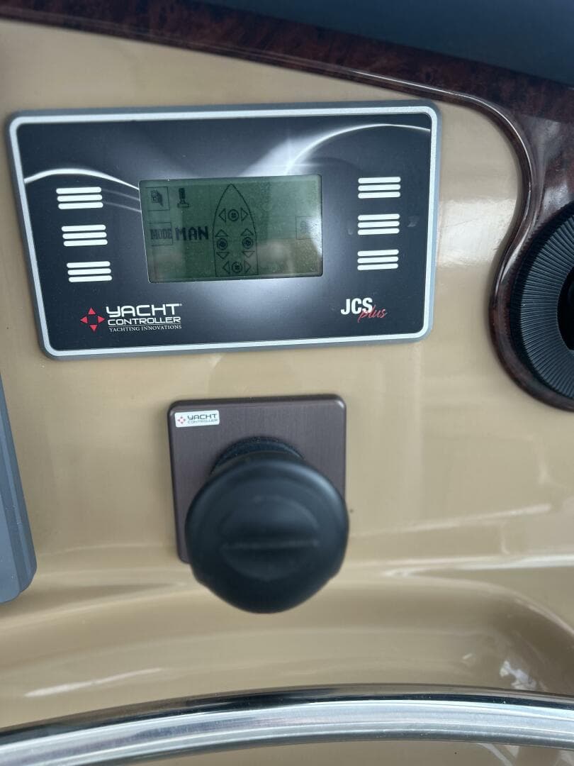 2003 Carver 466 — photo 35