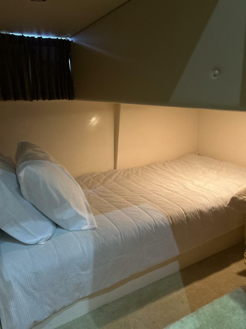 2003 Carver 466 — photo 64